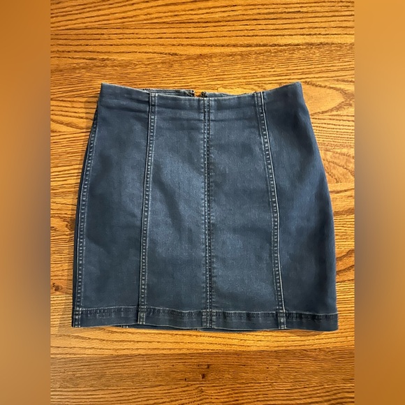 We The Free Dresses & Skirts - Free People Modern Femme Dark Wash Stretch mini Denim Skirt Size 4